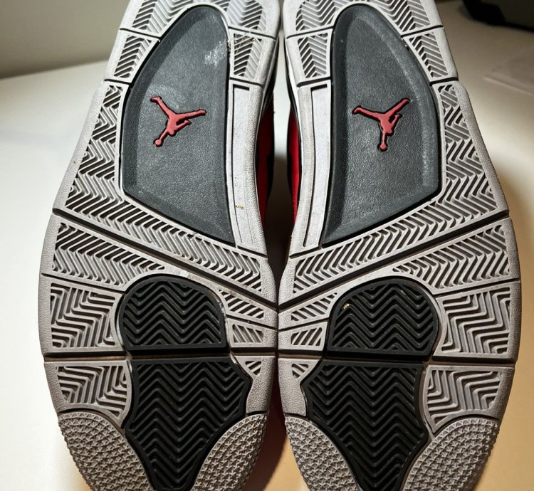 Jordan 4 Toro Bravo