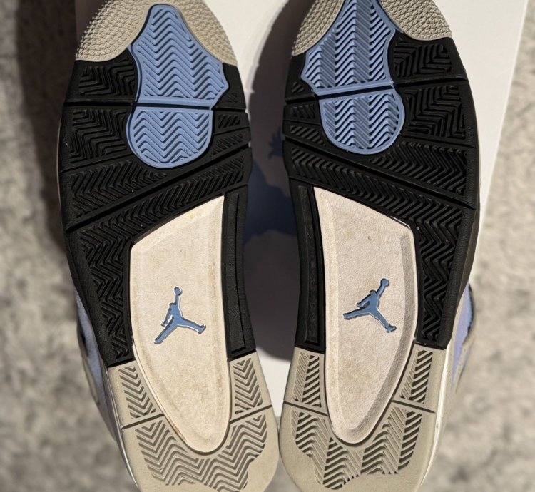 Jordan 4 Unc
