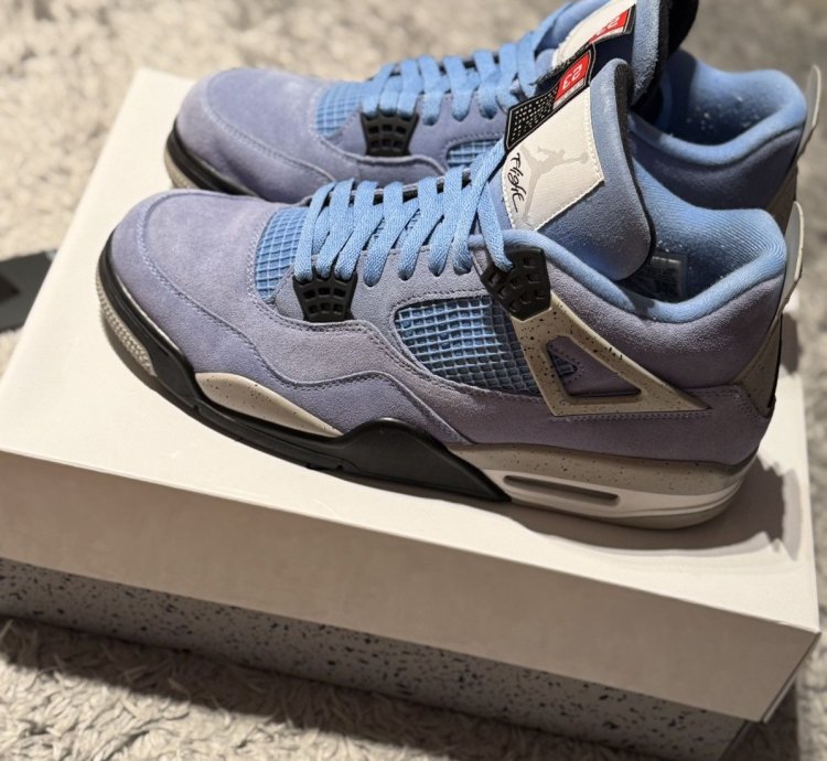 Jordan 4 Unc