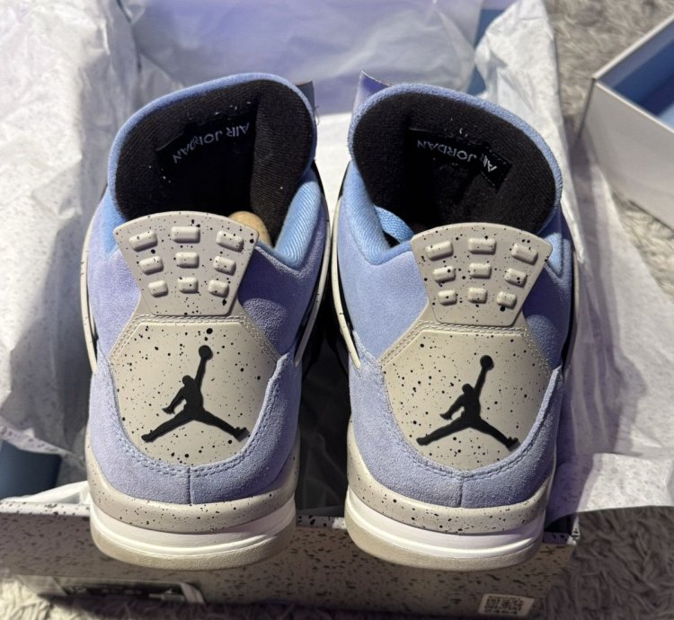 Jordan 4 Unc