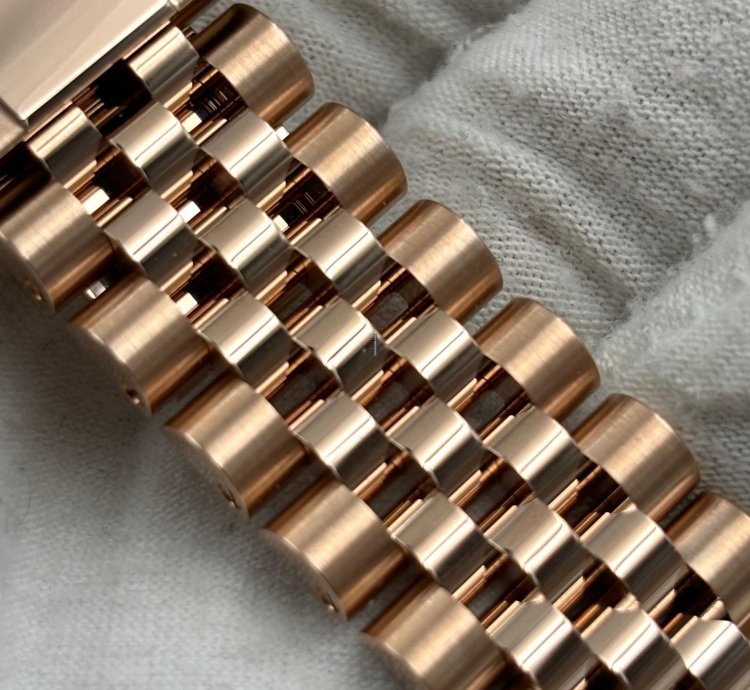 Rolex Sky-dweller Unworn Sky-dweller 42mm Blue Dial Rose Gold Jubilee Bracelet 336935 Box Papers 2024