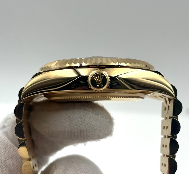 Rolex Sky-dweller Unworn Sky-dweller 42mm Champagne Dial Yellow Gold Jubilee 336938 Box Papers 2024