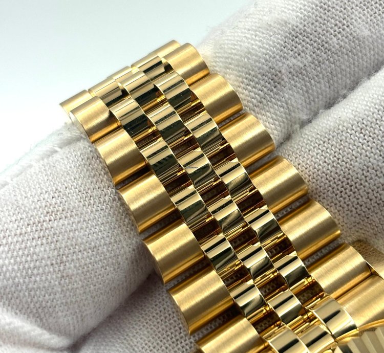 Rolex Sky-dweller Unworn Sky-dweller 42mm Champagne Dial Yellow Gold Jubilee 336938 Box Papers 2024