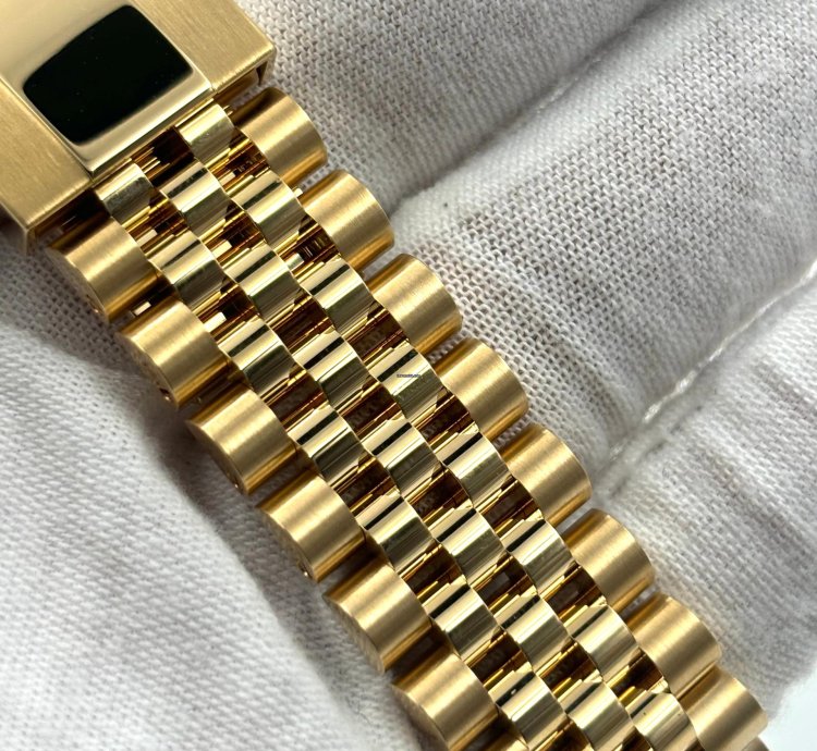 Rolex Sky-dweller Unworn Sky-dweller 42mm Champagne Dial Yellow Gold Jubilee 336938 Box Papers 2024