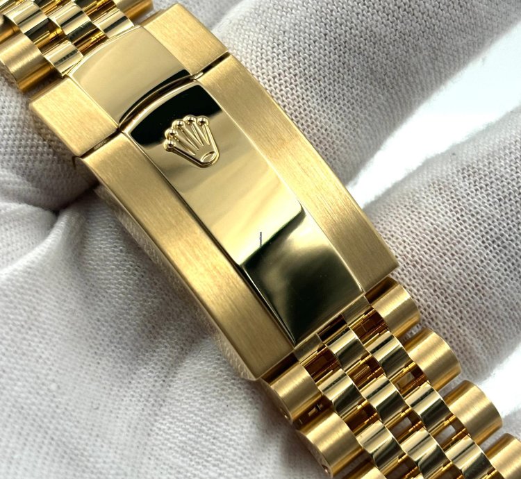 Rolex Sky-dweller Unworn Sky-dweller 42mm Champagne Dial Yellow Gold Jubilee 336938 Box Papers 2024
