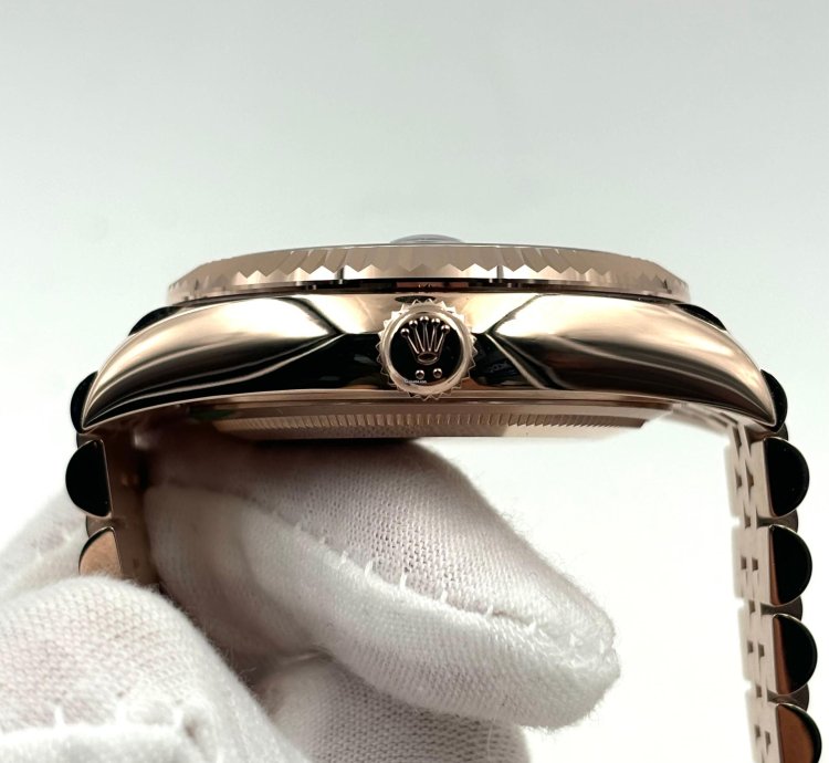Rolex Sky-dweller Unworn Sky-dweller 42mm Chocolate Dial Rose Gold Jubilee Bracelet 336935 Box Papers 2024