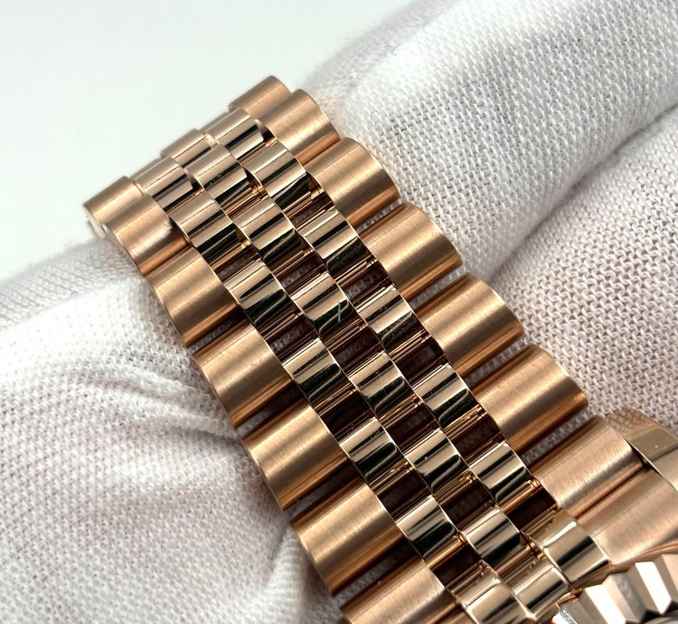 Rolex Sky-dweller Unworn Sky-dweller 42mm Chocolate Dial Rose Gold Jubilee Bracelet 336935 Box Papers 2024