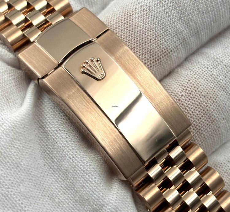 Rolex Sky-dweller Unworn Sky-dweller 42mm Chocolate Dial Rose Gold Jubilee Bracelet 336935 Box Papers 2024