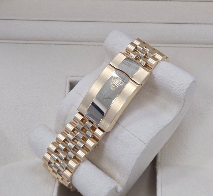 Rolex Sky-dweller White