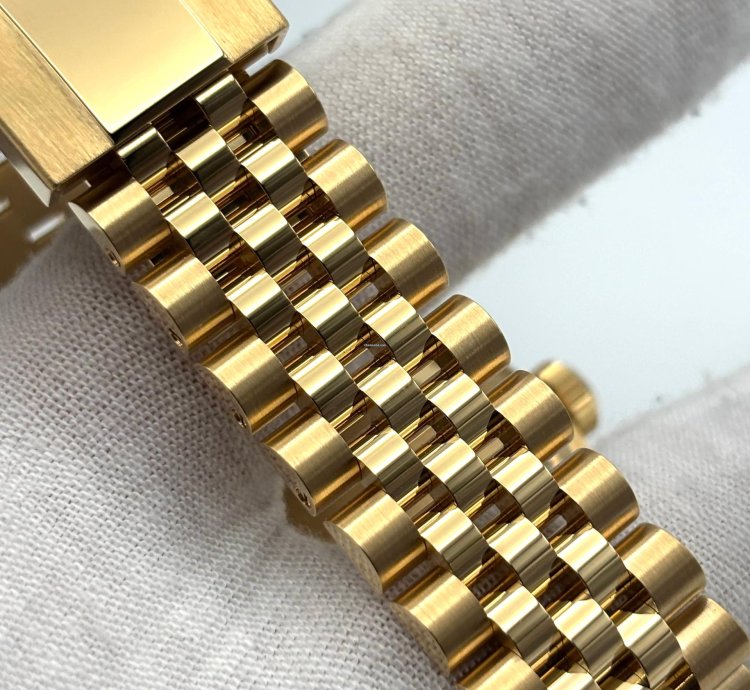 Rolex Sky-dweller White Dial Yellow Gold Jubilee Bracelet 336938 Unworn 2025