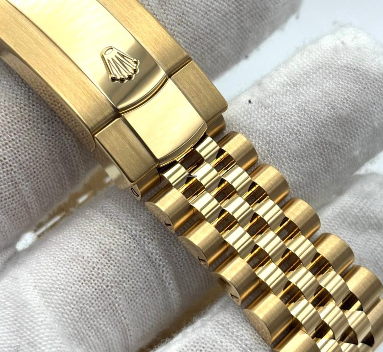 Rolex Sky-dweller White Dial Yellow Gold Jubilee Bracelet 336938 Unworn 2025