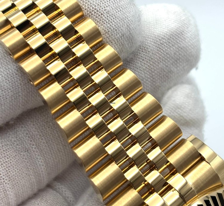 Rolex Sky-dweller White Dial Yellow Gold Jubilee Bracelet 336938 Unworn 2025