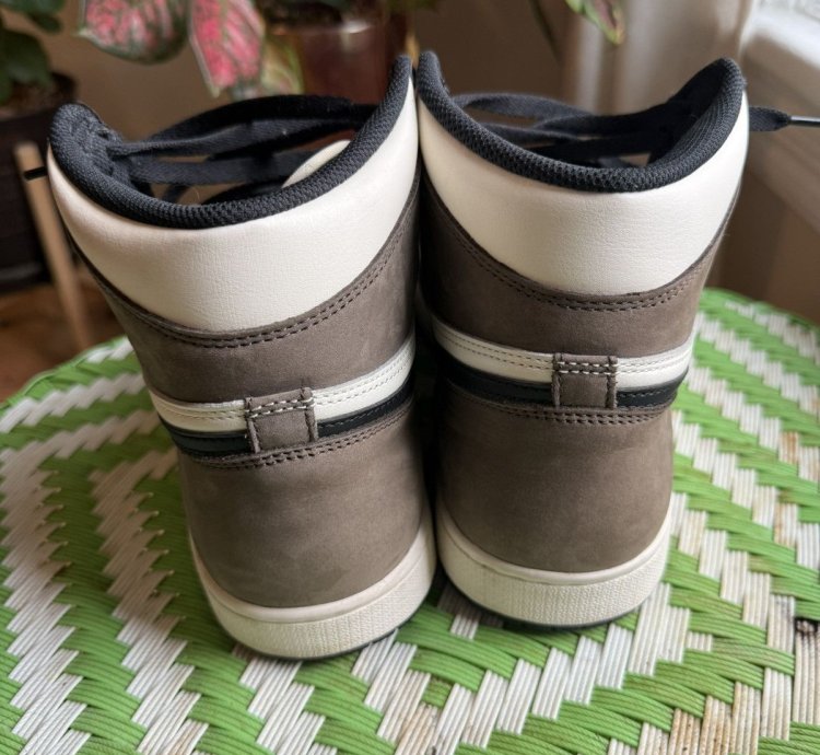 Jordan Mocha 11 - Great Condition