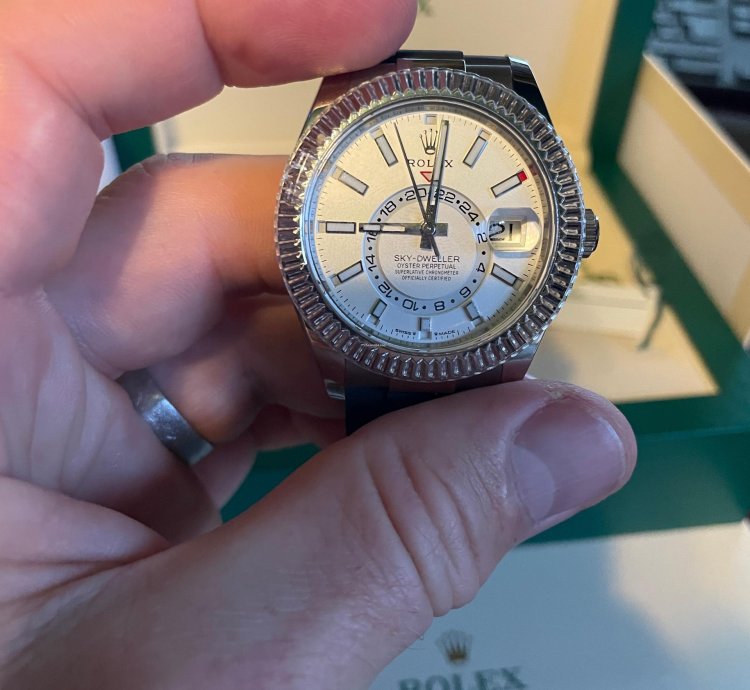 Rolex Sky-dweller White Gold Oysterflex Full Set Unworn 2023 Stunning