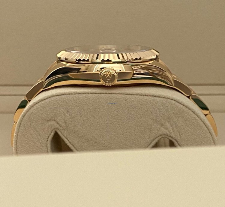 Rolex Sky-dweller Yellow Gold - Champagne Dial - Oyster Bracelet 326938