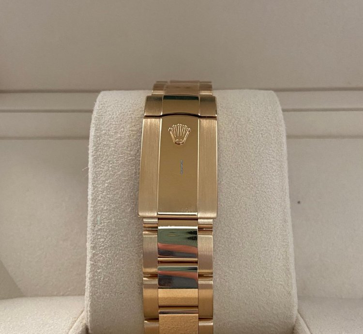 Rolex Sky-dweller Yellow Gold - Champagne Dial - Oyster Bracelet 326938
