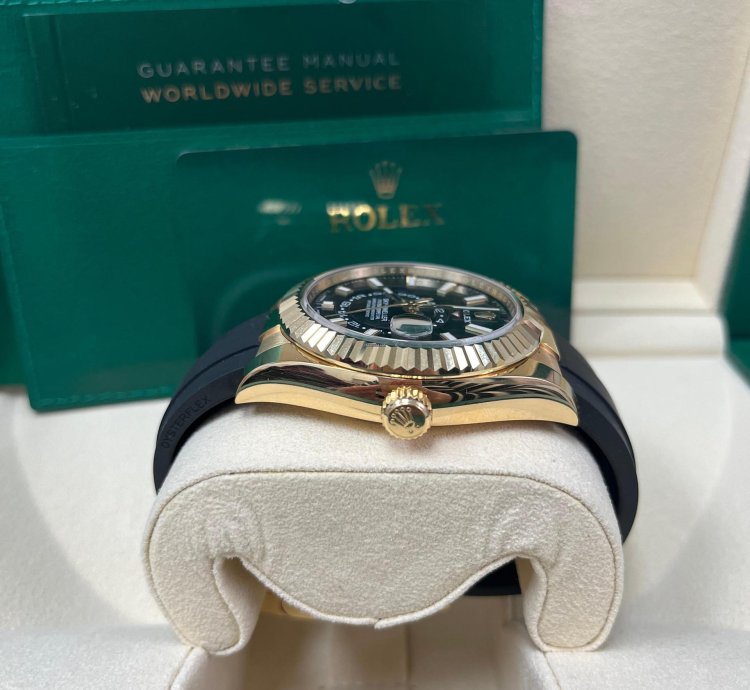 Rolex Sky-dweller Yellow Gold 42mm Black Dial Oysterflex 326238