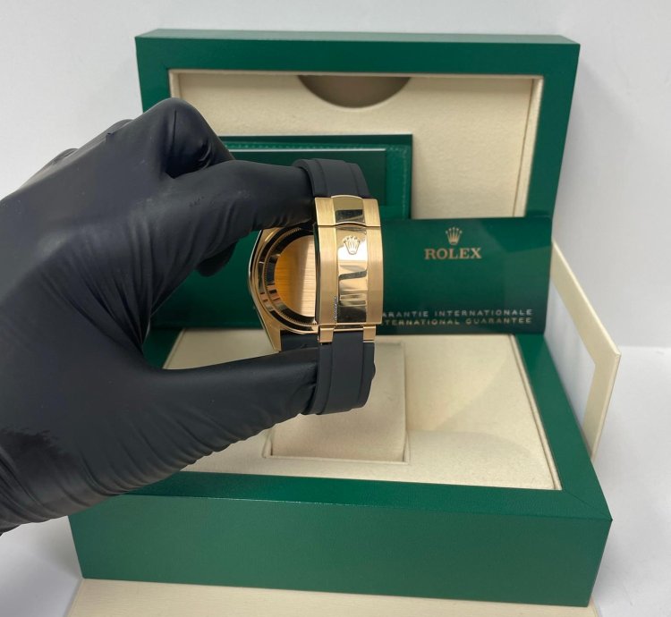 Rolex Sky-dweller Yellow Gold 42mm Champagne Dial Oysterflex 326238
