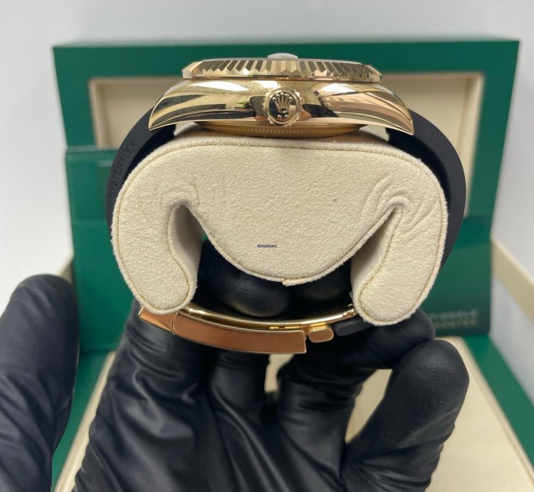Rolex Sky-dweller Yellow Gold 42mm Champagne Dial Oysterflex 326238