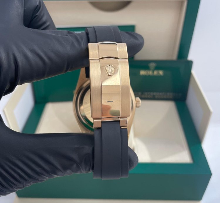 Rolex Sky-dweller Yellow Gold 42mm White Dial Oysterflex 326238