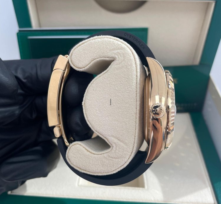Rolex Sky-dweller Yellow Gold 42mm White Dial Oysterflex 326238