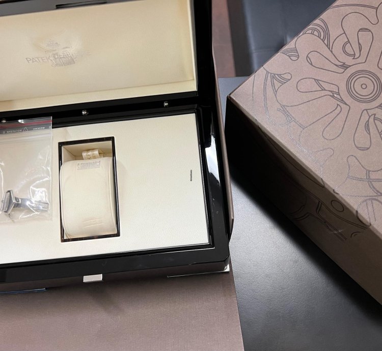 Patek Philippe Annual Calendar Chronograph Full Set Platino Platinum