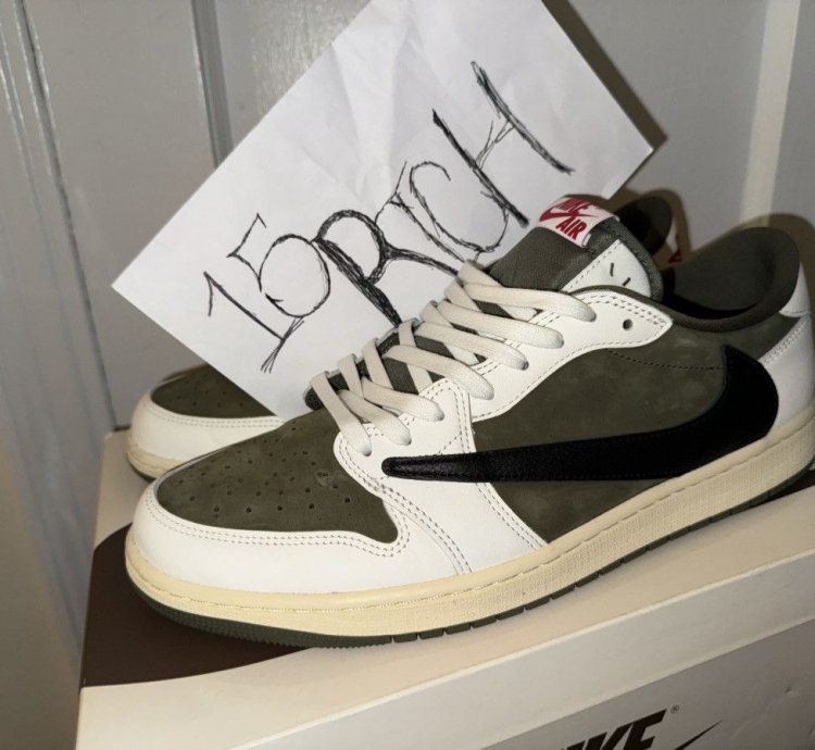 Medium Olive Travis Scott 1s