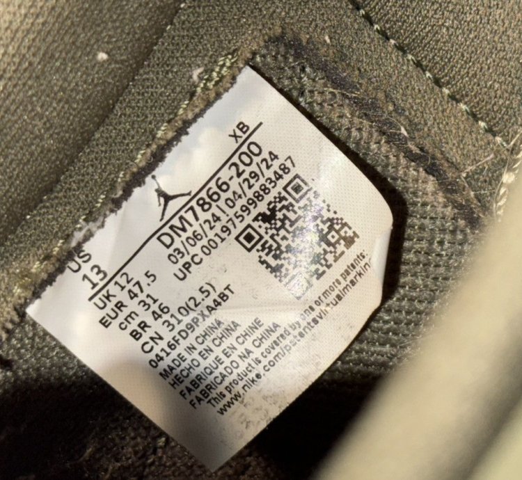 Medium Olive Travis Scott 1s