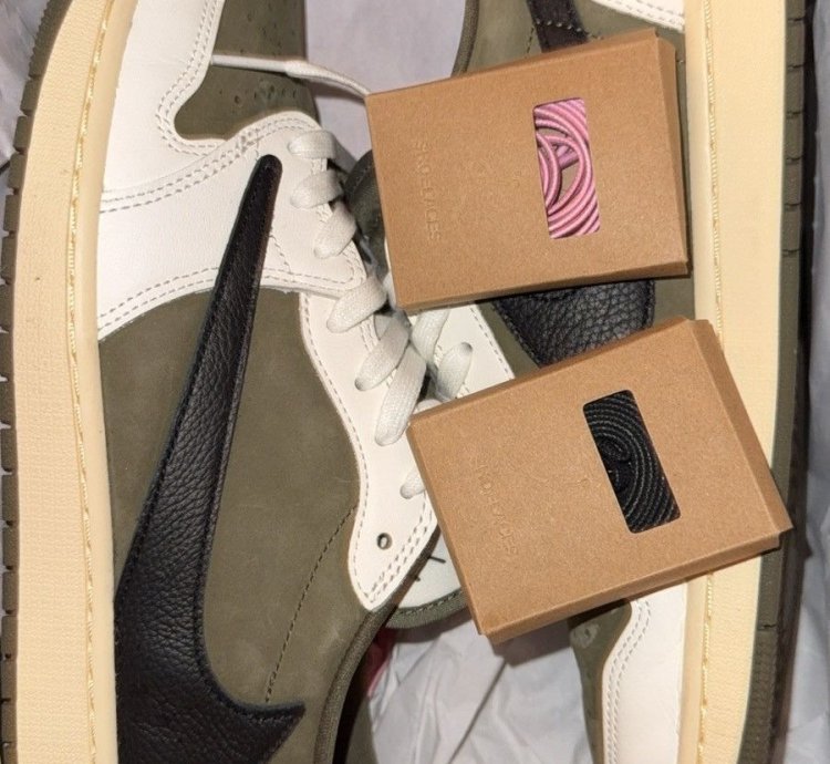 Medium Olive Travis Scott 1s