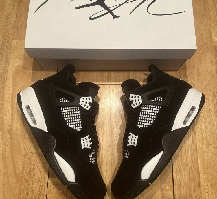 New Men Sz 12 Nike Air Jordan 4 Retro White Thunder