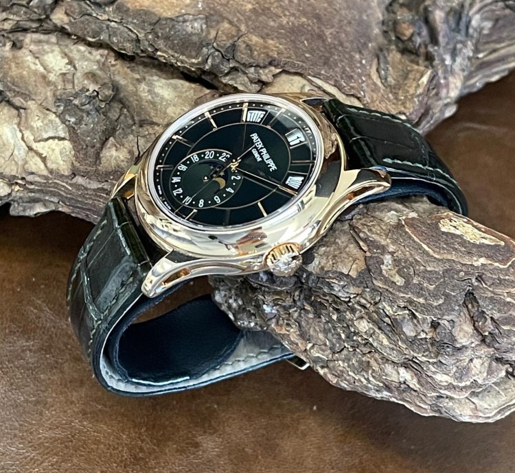 Patek Philippe Annual Calendar Full Set 2022 - Ref 5205r-011