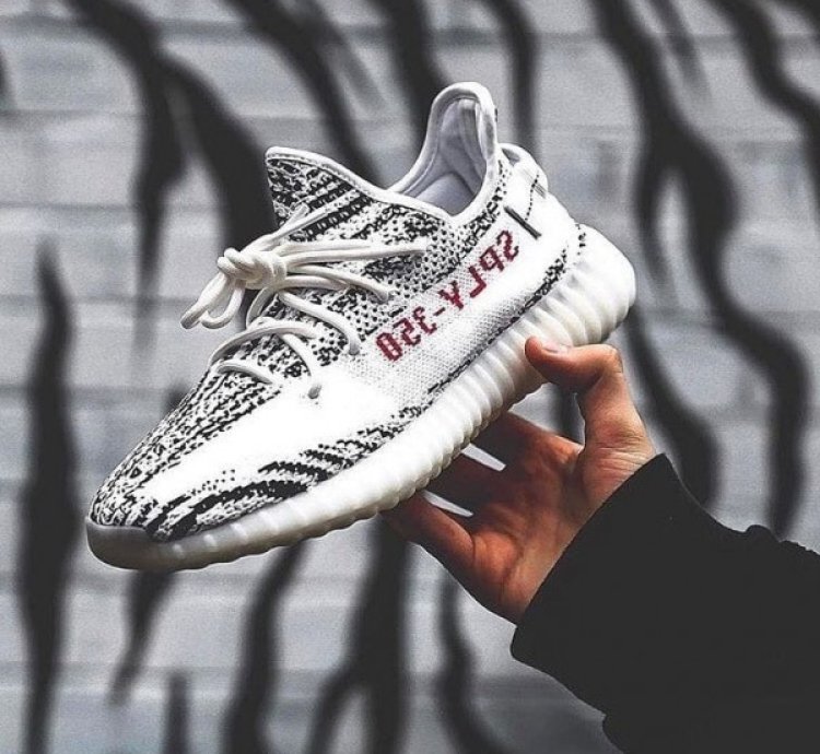 Adidas Yeezy 350 Boost V2 Zebra Sneakers Semi Ua