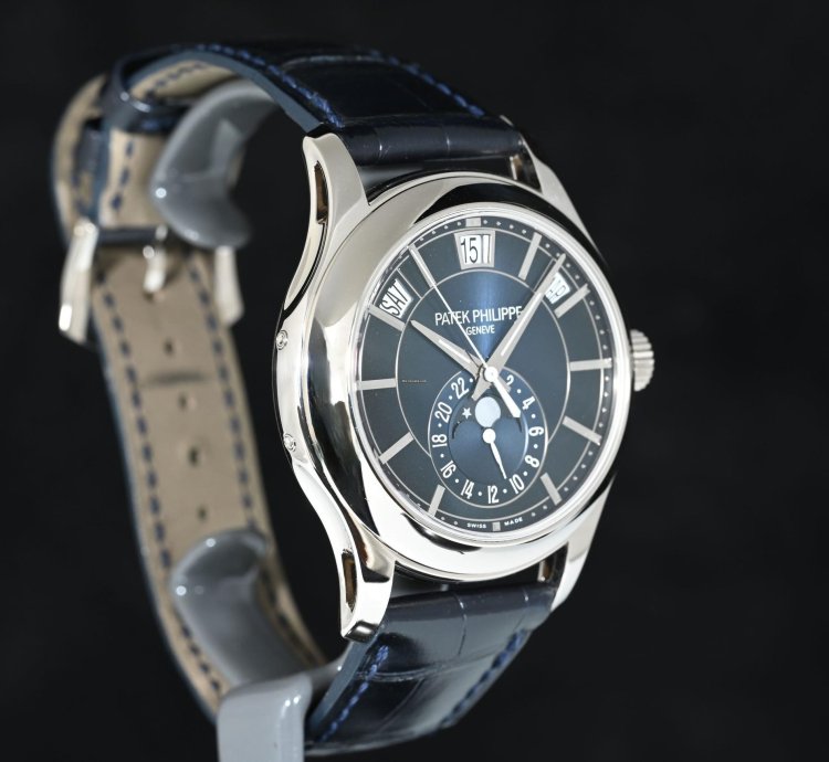 Patek Philippe Annual Calendar Moon Phases Ref 5205g Complications Self Winding Oro Bianco Ref 5205g