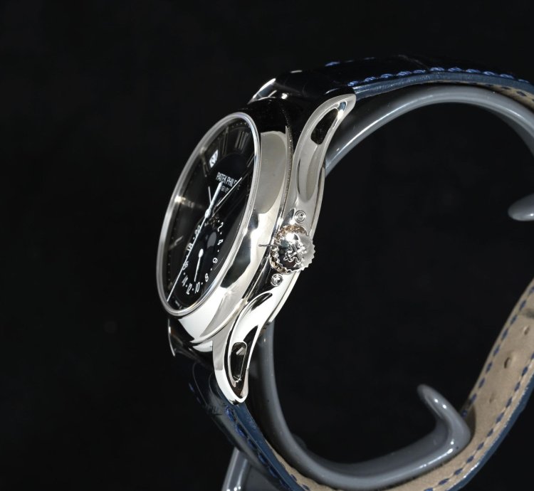 Patek Philippe Annual Calendar Moon Phases Ref 5205g Complications Self Winding Oro Bianco Ref 5205g