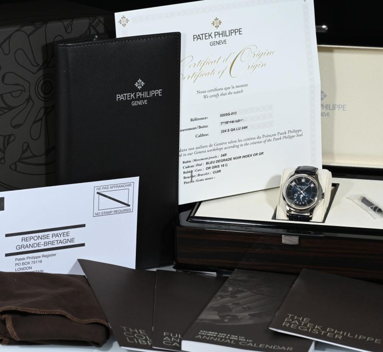 Patek Philippe Annual Calendar Moon Phases Ref 5205g Complications Self Winding Oro Bianco Ref 5205g