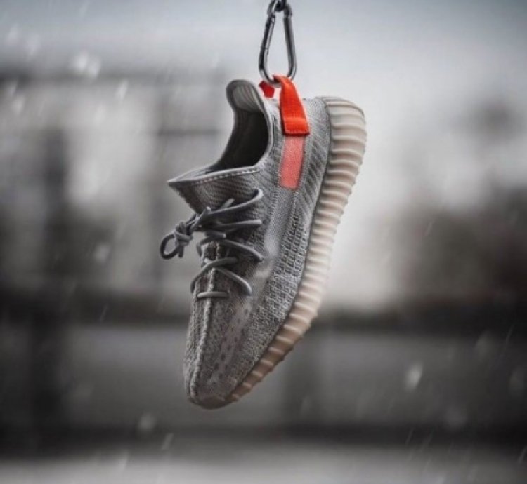 Adidas Yeezy 350 V2 Tail Light Sneakers Semi Ua