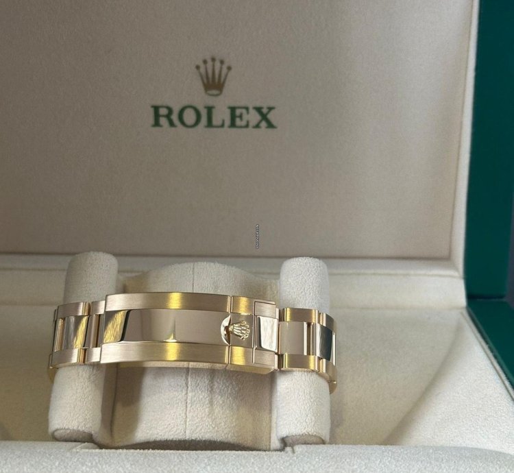Rolex Submariner Date 18k Yellow Gold - Submariner Date - 2022 - 126618lb