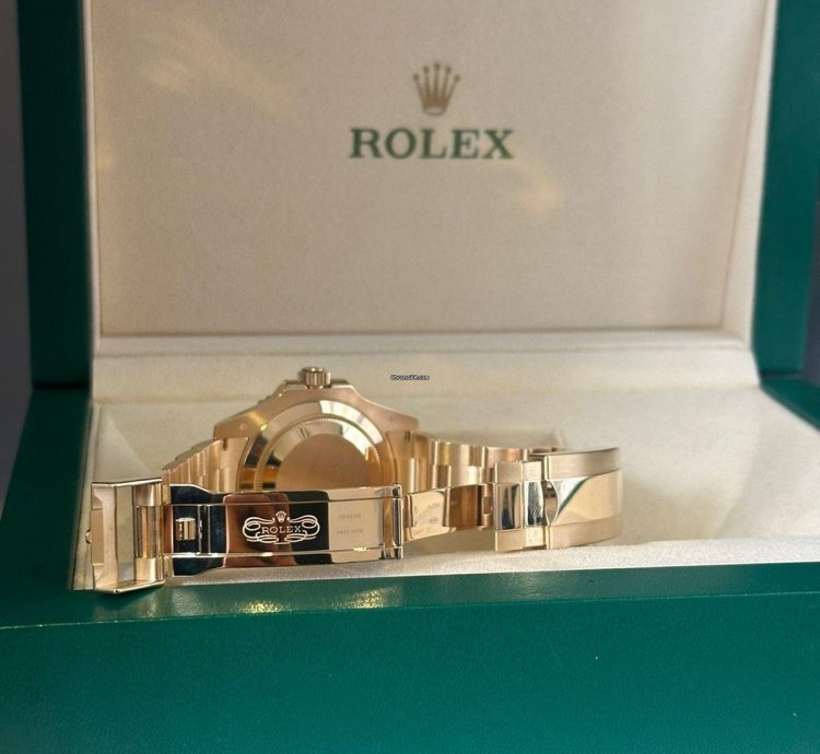 Rolex Submariner Date 18k Yellow Gold - Submariner Date - 2022 - 126618lb