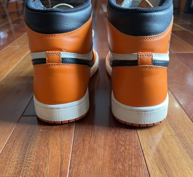 Nike Air Jordan 1 Shattered Backboard 2 0 Orange Chicago