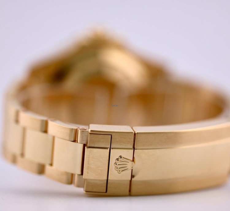 Rolex Submariner Date 2023 Submariner Date Yellow Gold Blue Dial 126618lb