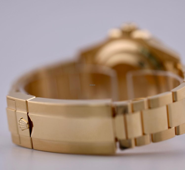 Rolex Submariner Date 2023 Submariner Date Yellow Gold Blue Dial 126618lb