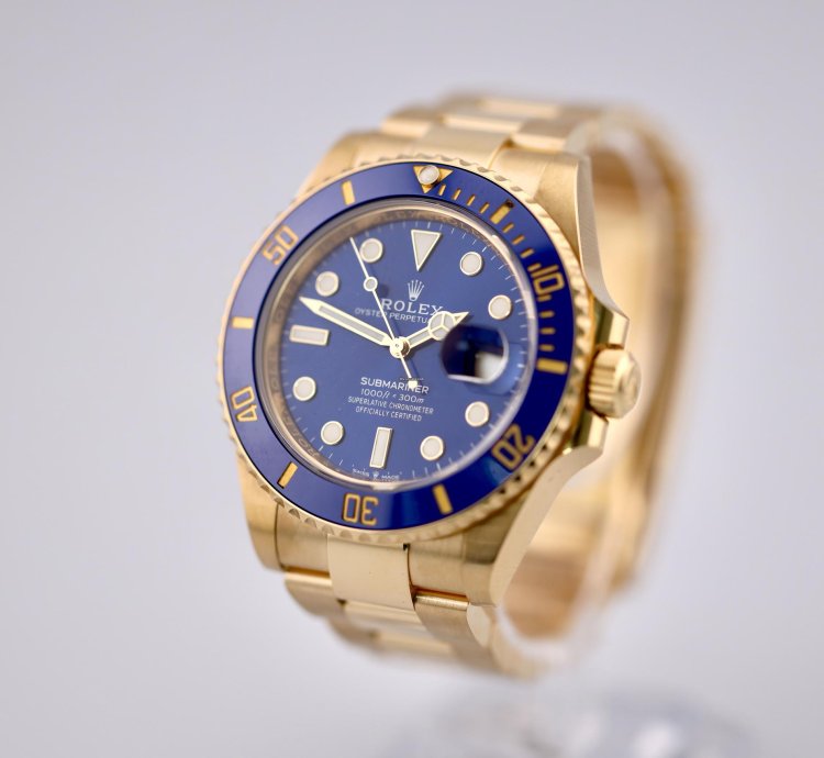 Rolex Submariner Date 2023 Submariner Date Yellow Gold Blue Dial 126618lb
