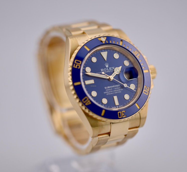 Rolex Submariner Date 2023 Submariner Date Yellow Gold Blue Dial 126618lb