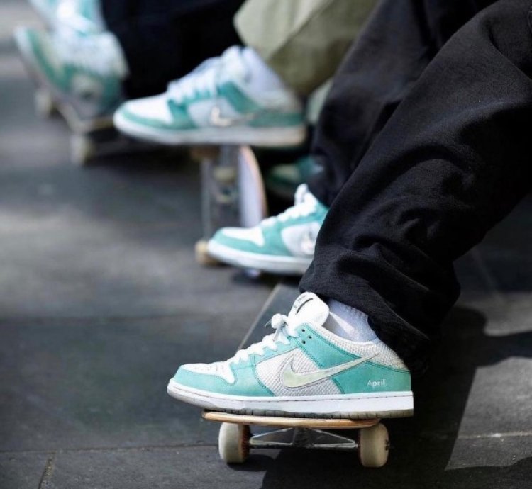 April Skateboards X Nike Sb Dunk Low Turbo Green Sneakers
