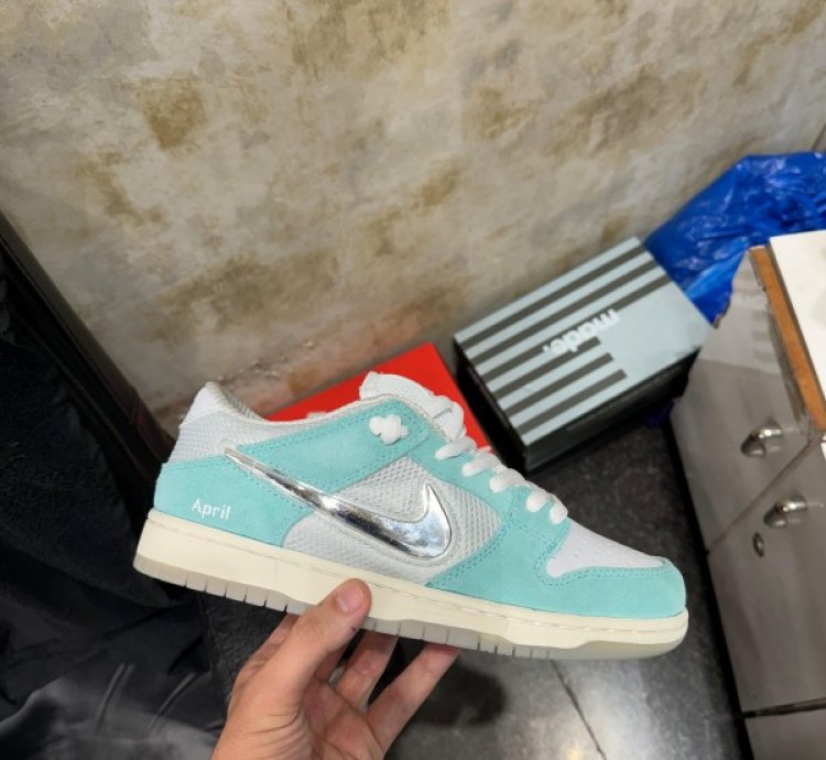 April Skateboards X Nike Sb Dunk Low Turbo Green Sneakers