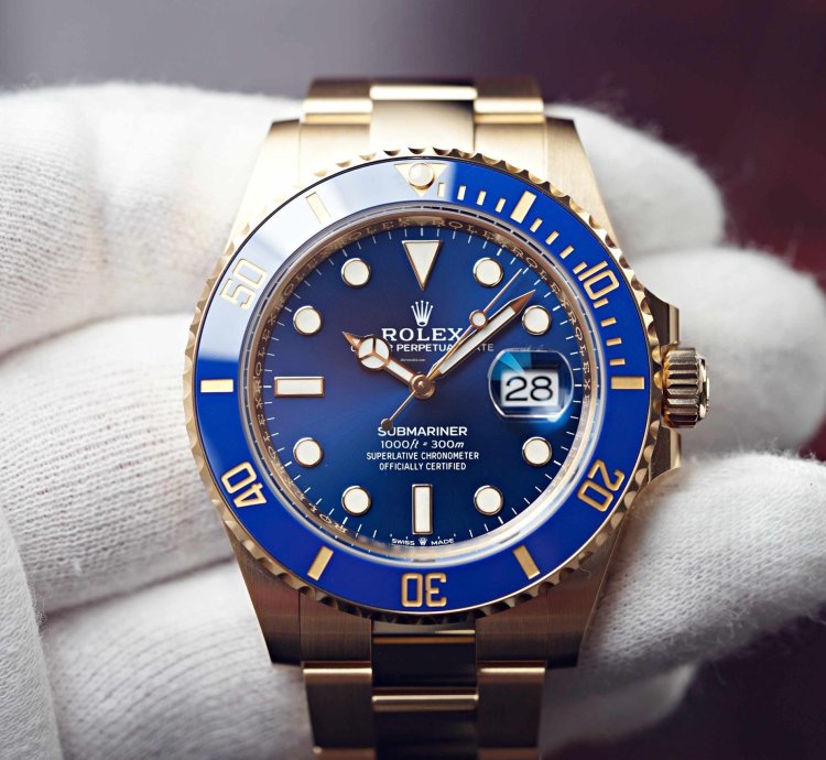 Rolex Submariner Date 2025 New Yellow Gold Blue Dial 126618lb