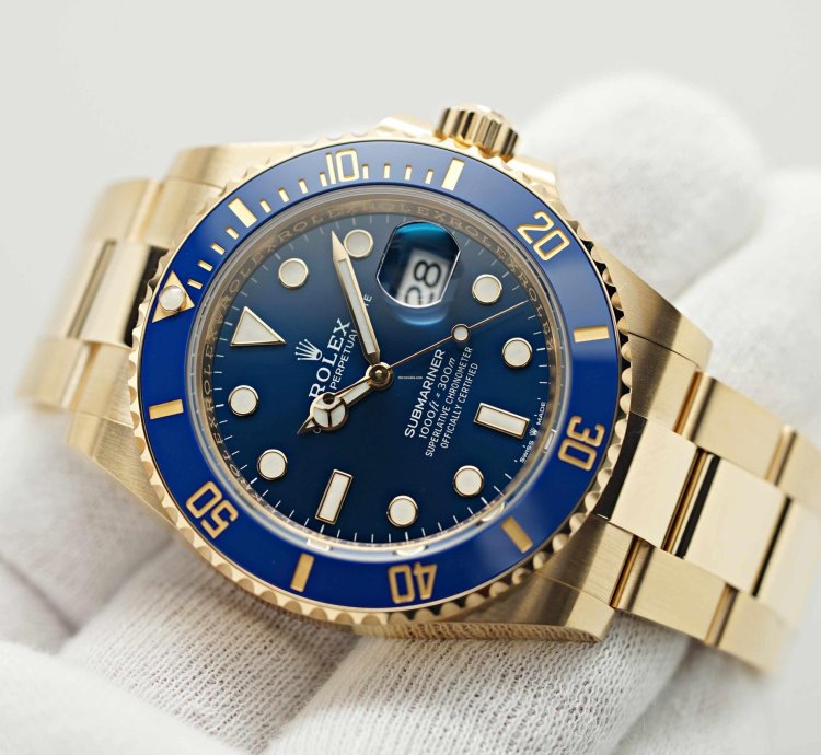 Rolex Submariner Date 2025 New Yellow Gold Blue Dial 126618lb