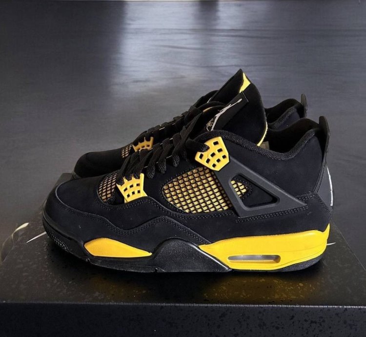 Nike Air Jordan 4 Retro