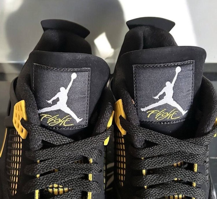 Nike Air Jordan 4 Retro