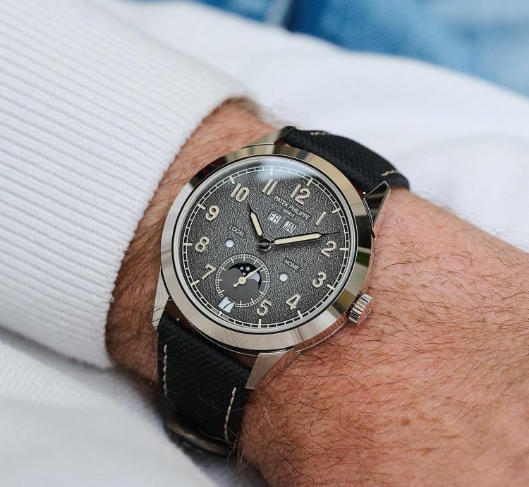 Patek Philippe Annual Calendar Travel Time 5326g-001 Complications
